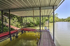 Interior - 13 Mi to Hot Springs: Serene Royal Home w/ Deck! (Royal)