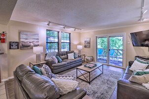 House (4 Bedrooms) | Front of property