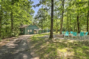 Interior - 13 Mi to Hot Springs: Serene Royal Home w/ Deck! (Royal)