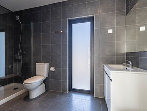 Shower, towels