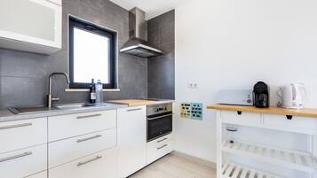 KĂŒhlschrank, Mikrowelle, Ofen, Herdplatte