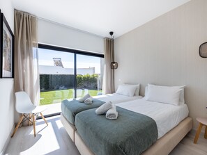 2 bedrooms, travel crib, WiFi, bed sheets - Villa Drop In with private pool and garden in Sagres (Sagres)