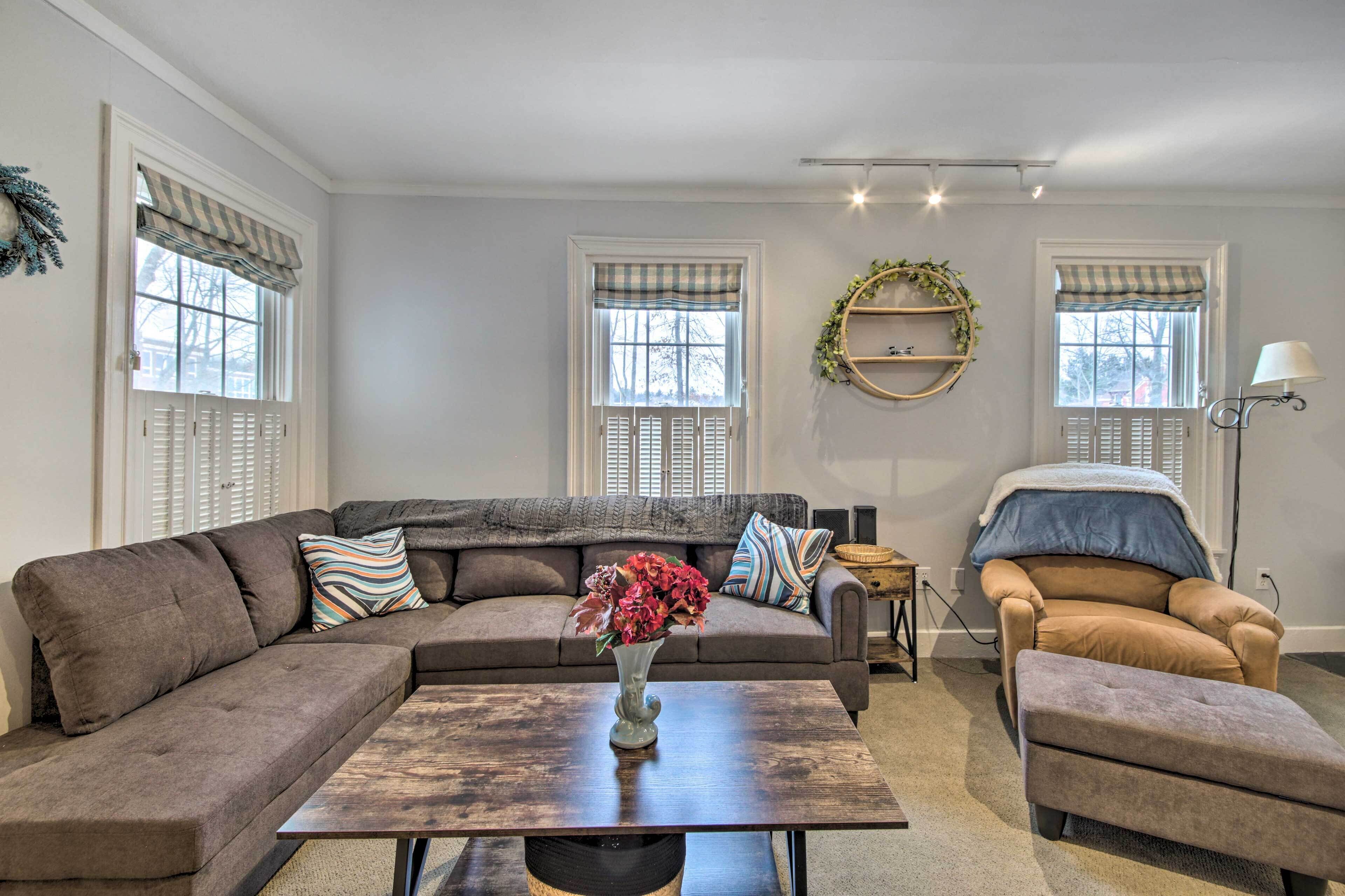 Charming Belfast Home, Walk to Downtown!