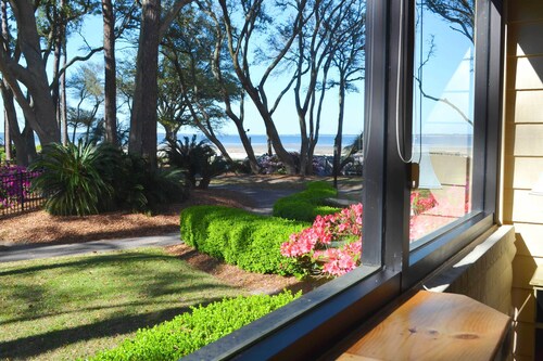 Sunroom + Beach Access: Hilton Head Condo