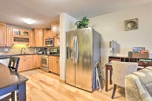 Apartment (2 Bedrooms) | Interior - Sunroom + Beach Access: Hilton Head Condo (Hilton Head Island)