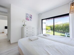 2 bedrooms, travel cot, WiFi, bed sheets