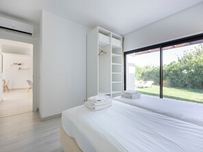 2 quartos, berço de viagem, Wi-Fi, roupa de cama