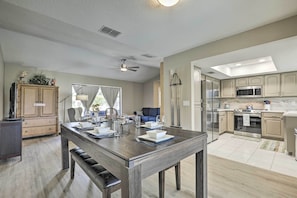 Microwave, oven, stovetop, dishwasher - Palm Harbor Home w/ Pool & Golf Course Views! (Palm Harbor)