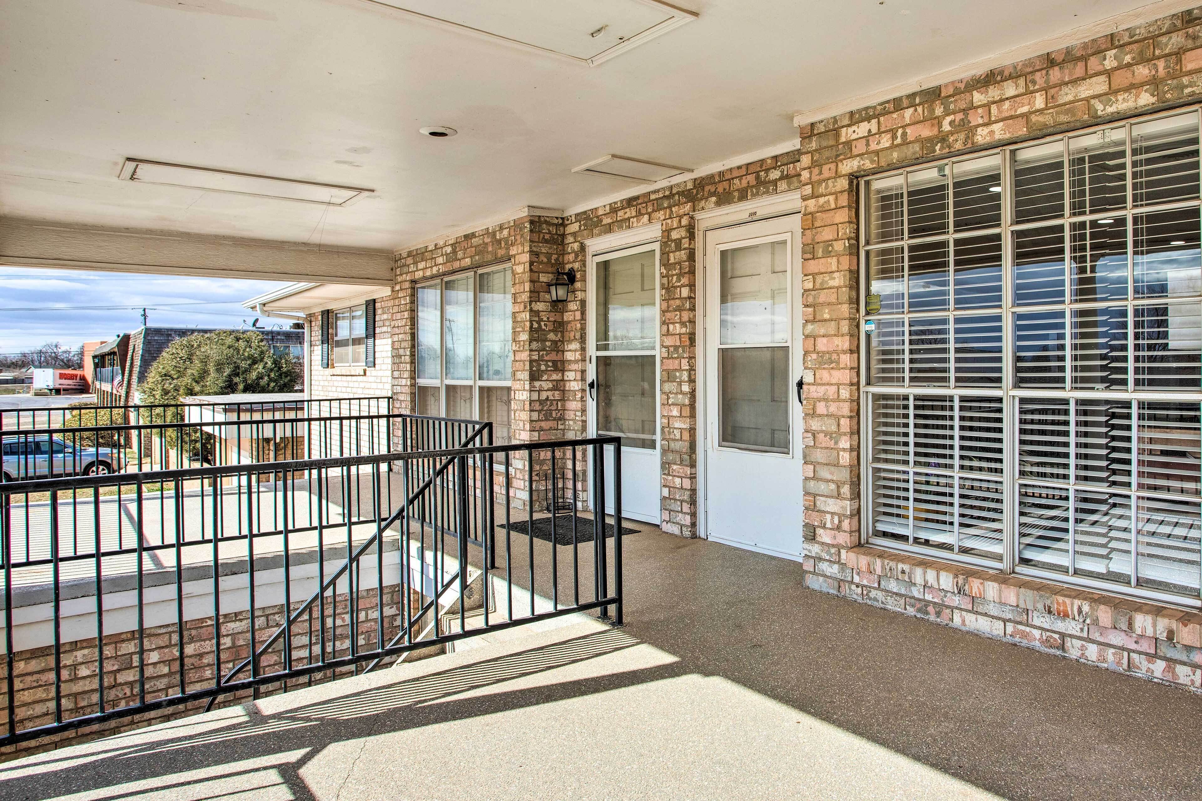 Cozy Enid Condo ~ 2 Mi to Historic Downtown!