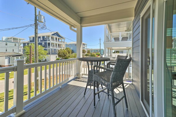 Interior - Bright Coastal Abode With Porch & Beach Access! (Carolina Beach)