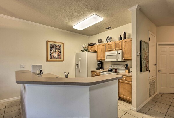 Interior - 4 Mi to Animal Kingdom: Gem w/ Pool in Kissimmee (Kissimmee)