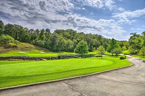 Apartment (5 Bedrooms) | Interior - Expansive Townhome w/ Game Room & Community Pool (Branson West)