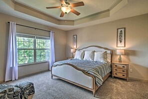 Apartment (5 Bedrooms) | Interior - Expansive Townhome w/ Game Room & Community Pool (Branson West)