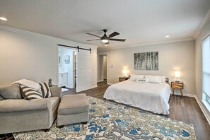 Interior - Boat Dock & Kayaks: Waterfront Hot Springs Home! (Hot Springs)