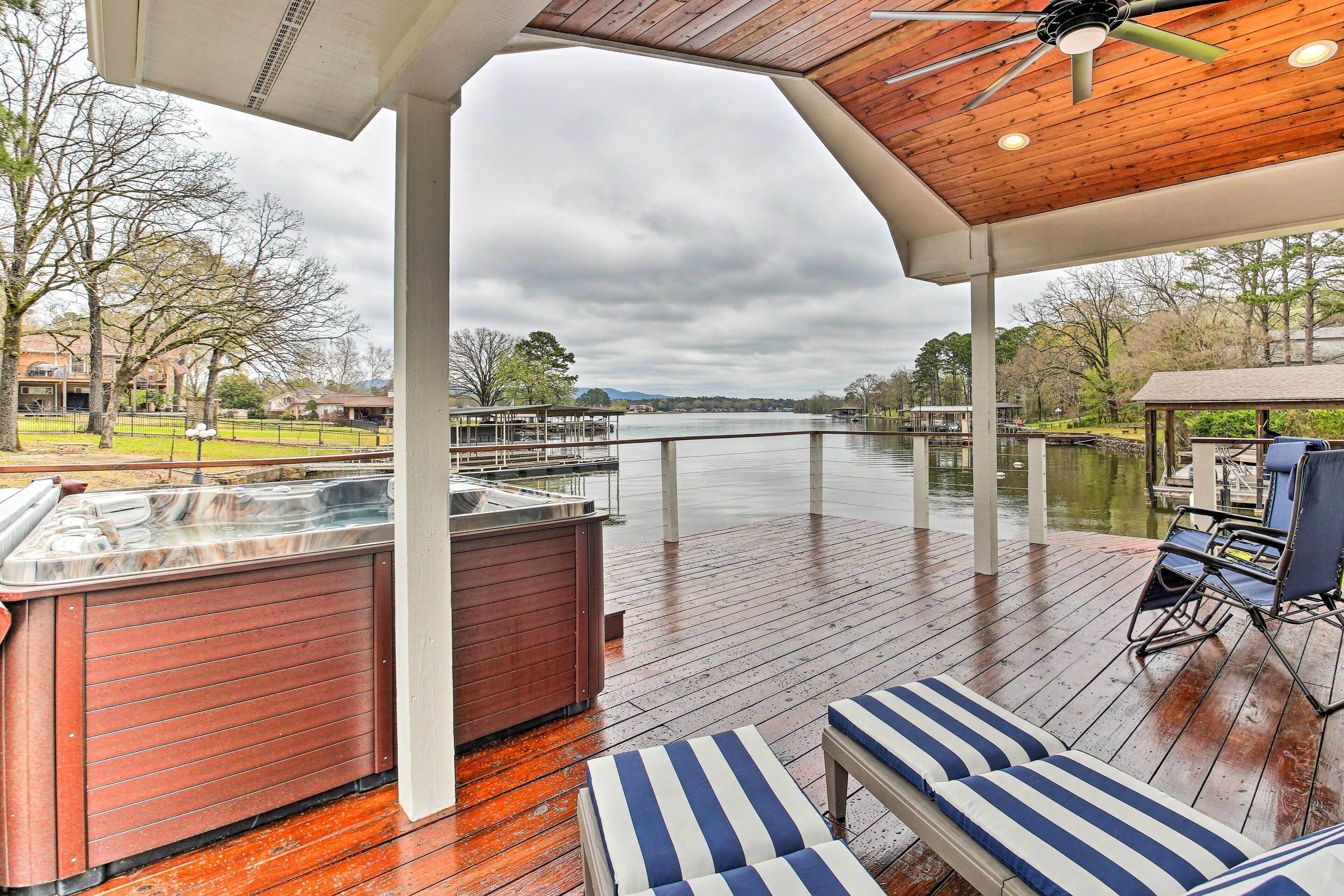 Serene Waterfront House: Boat Dock & Kayaks!