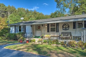 House (3 Bedrooms) | Interior - Woodsy Diamond Point Getaway - 5 Mi to Lake George (Lake George)