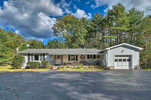 House (3 Bedrooms) | Interior - Woodsy Diamond Point Getaway - 5 Mi to Lake George (Lake George)