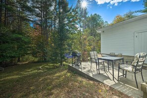 House (3 Bedrooms) | Interior - Woodsy Diamond Point Getaway - 5 Mi to Lake George (Lake George)