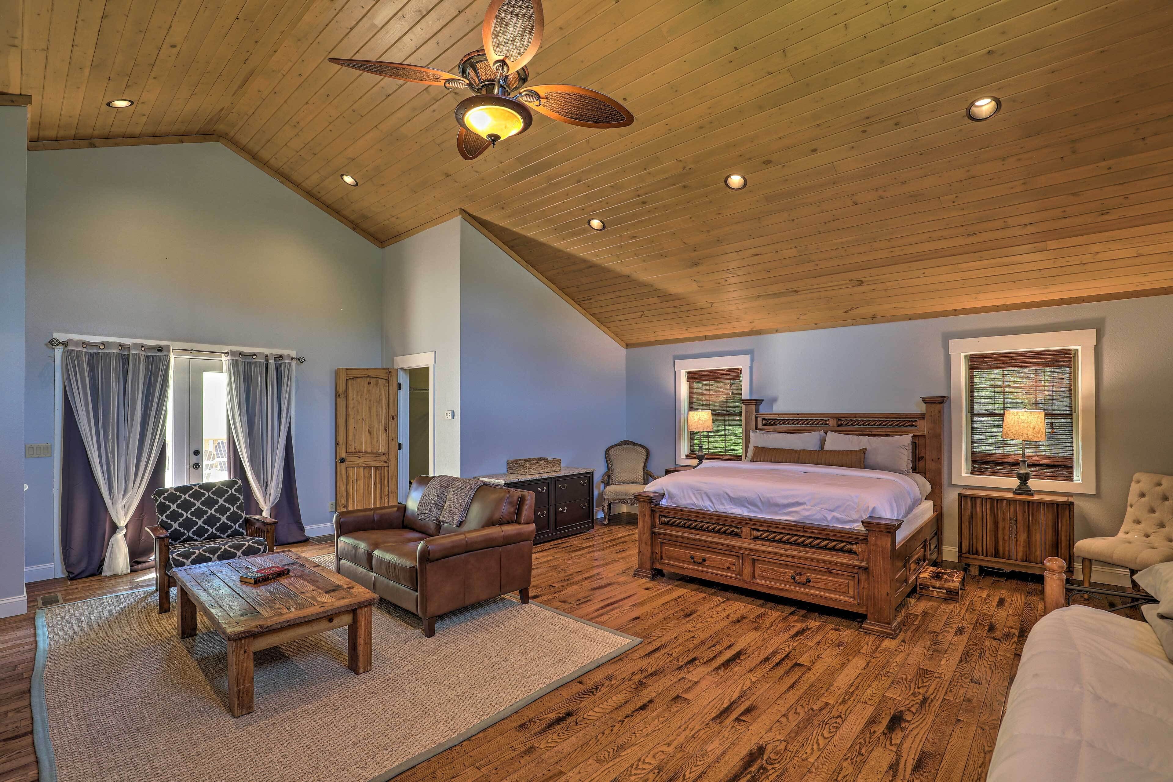 Roomy Burnsville Cabin: Game Room & Theater!