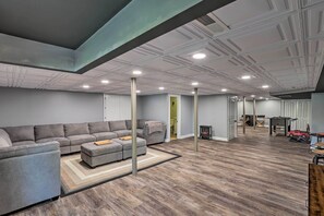 House (5 Bedrooms) | Interior