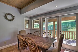 House (5 Bedrooms) | Interior