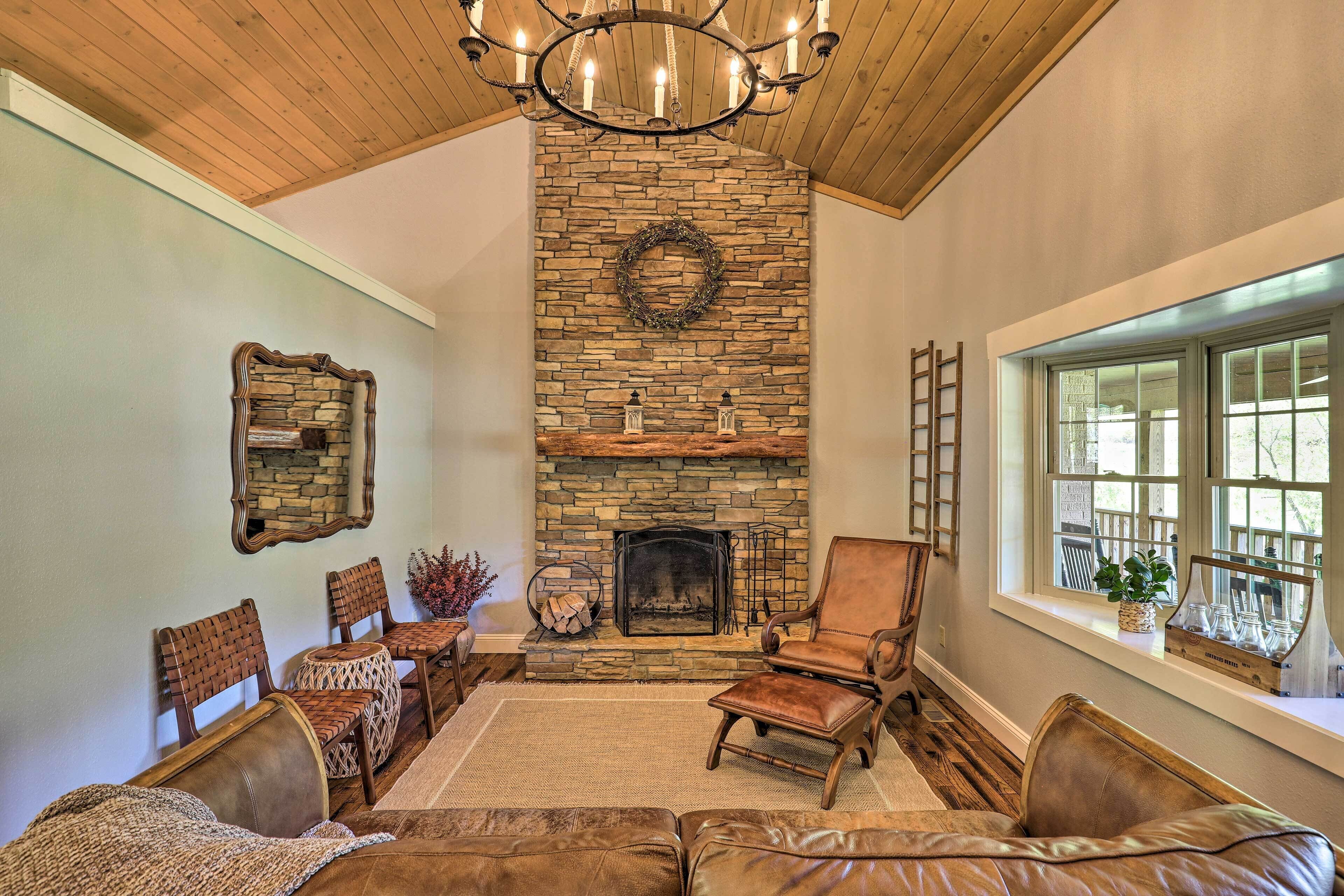 Roomy Burnsville Cabin: Game Room & Theater!