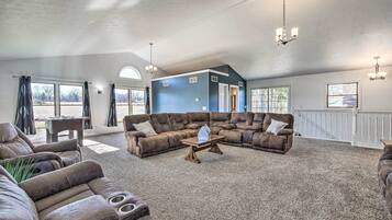 House (4 Bedrooms) | Interior