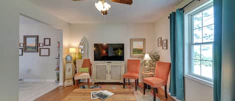 House (2 Bedrooms) | Interior