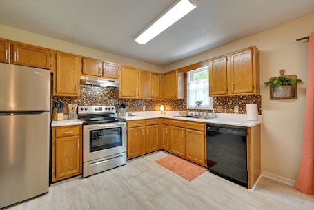 House (2 Bedrooms) | Private kitchen | Microwave, oven, stovetop, dishwasher