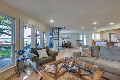 Lakefront Montgomery Home w/ Porch & Dock!