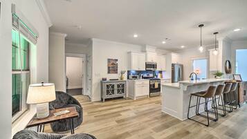 House (3 Bedrooms) | Interior