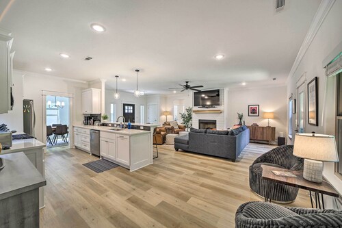 New Everything! Comfy Home w/ Deck & Trail Access!