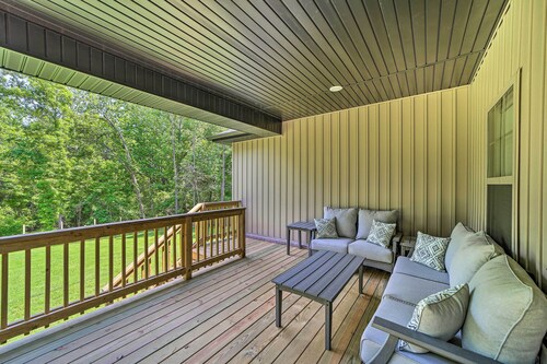 New Everything! Comfy Home w/ Deck & Trail Access!