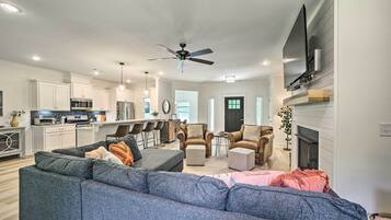 House (3 Bedrooms) | Interior