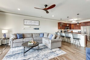 Interior - Lakefront Condo w/ Pool Access in Osage Beach! (Osage Beach)