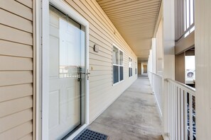 Interior - Lakefront Condo w/ Pool Access in Osage Beach! (Osage Beach)