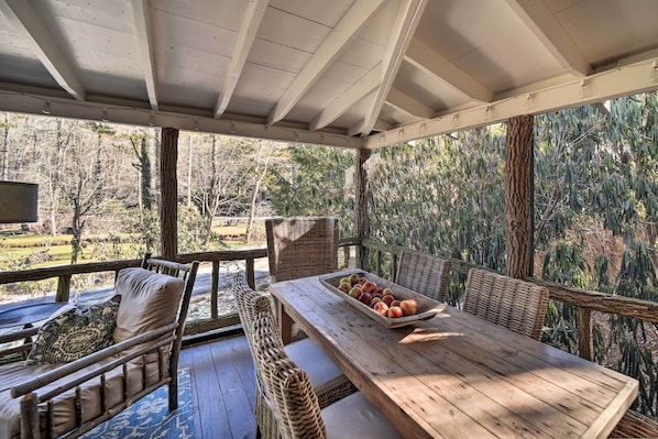 House (2 Bedrooms) | Interior - Mirror Lake Cabin ~ 1 Mi to Dtwn Highlands! (Highlands)