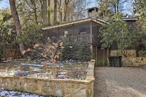 House (2 Bedrooms) | Interior - Mirror Lake Cabin ~ 1 Mi to Dtwn Highlands! (Highlands)