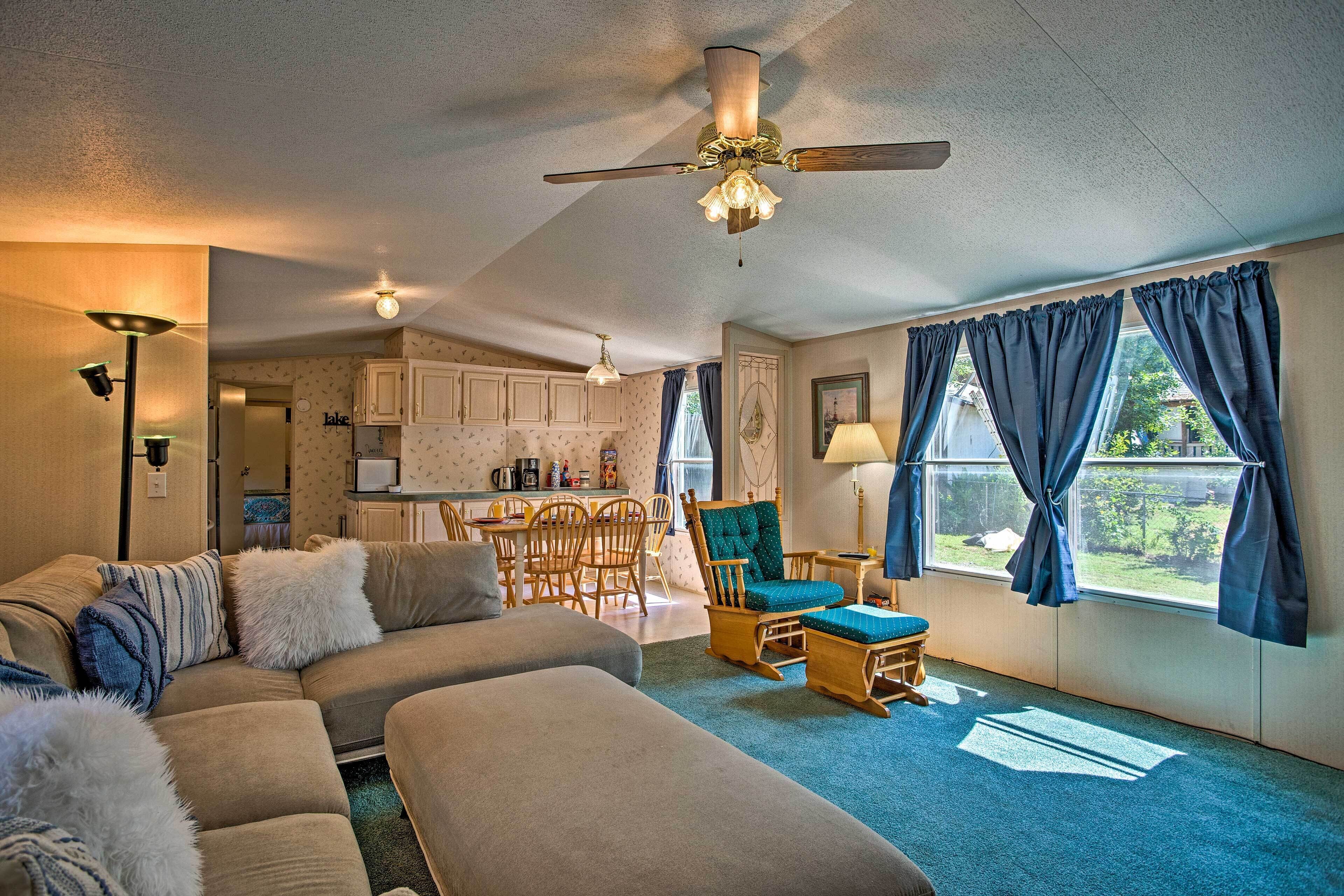 Pet Friendly Kingston Home w/ Deck & Fire Pit