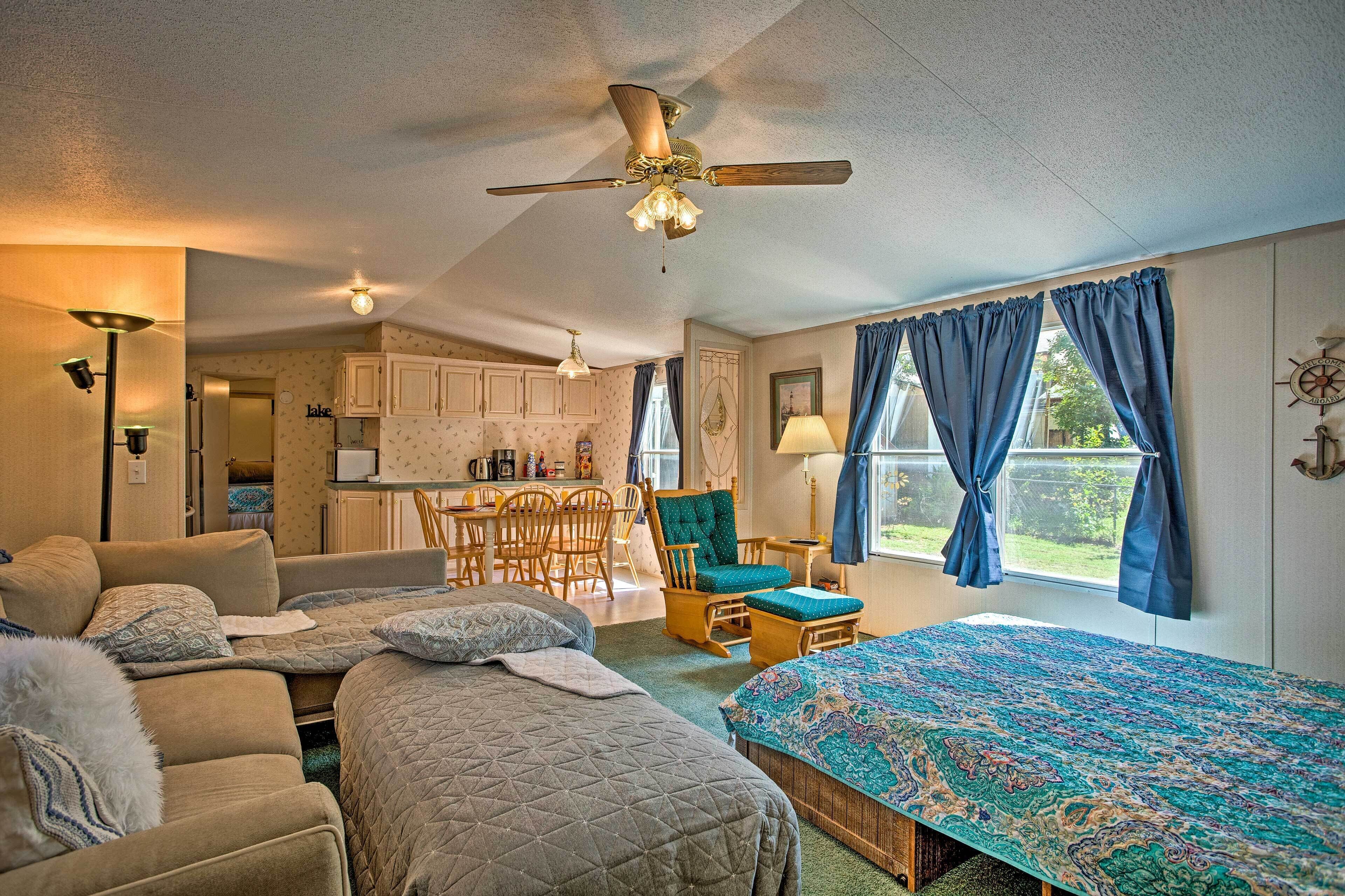 Pet Friendly Kingston Home w/ Deck & Fire Pit