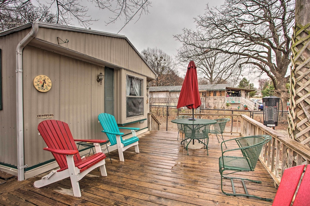 Pet Friendly Kingston Home w/ Deck & Fire Pit