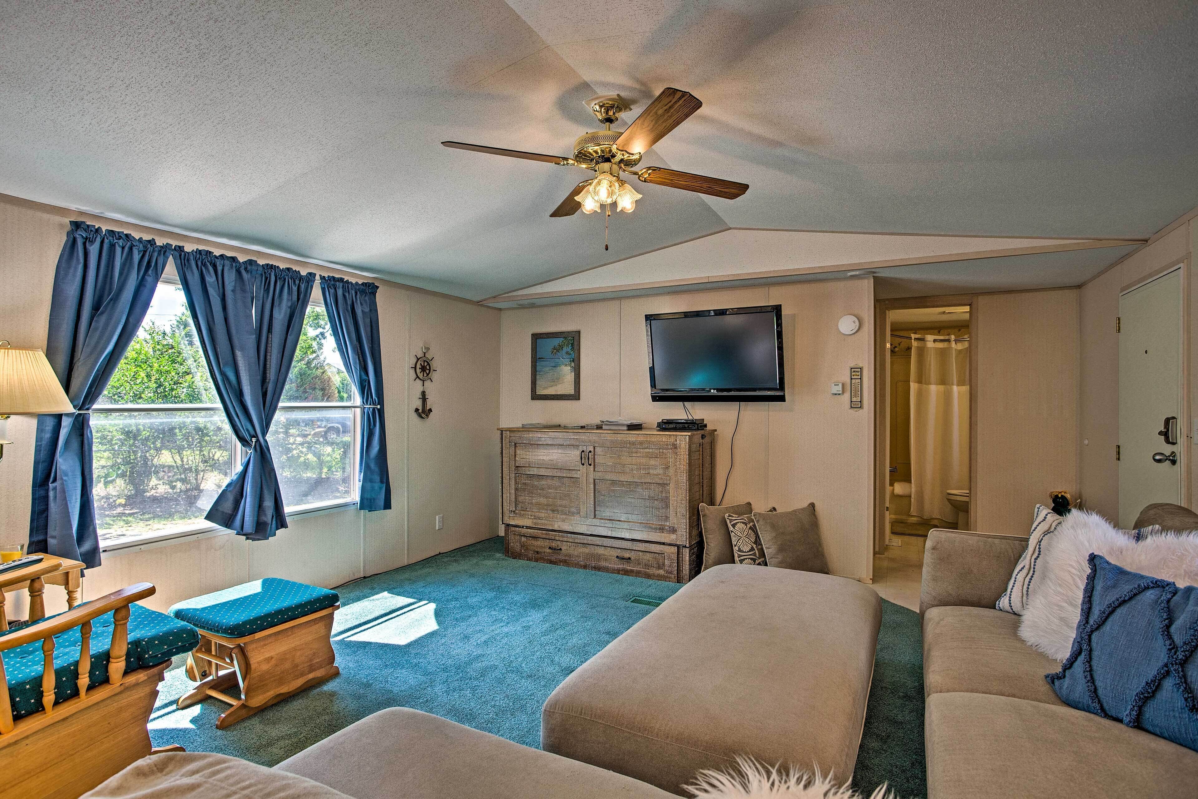 Pet Friendly Kingston Home w/ Deck & Fire Pit