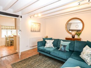 Living area - Holly Cottage (Norwich)