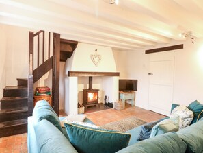 Living area - Holly Cottage (Norwich)