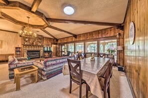 Interior - House of Angels Retreat w/ Deck Near Winter Park (Ruidoso)