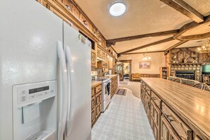 Interior - House of Angels Retreat w/ Deck Near Winter Park (Ruidoso)