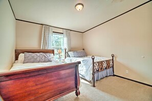 House (5 Bedrooms) | Interior - Calm Retreat w/ Ponds ~ 12 Mi to Somerville Lake (Somerville)