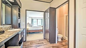 House (5 Bedrooms) | Interior