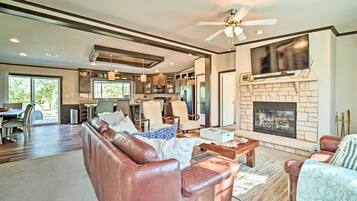 House (5 Bedrooms) | Interior