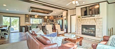 House (5 Bedrooms) | Interior